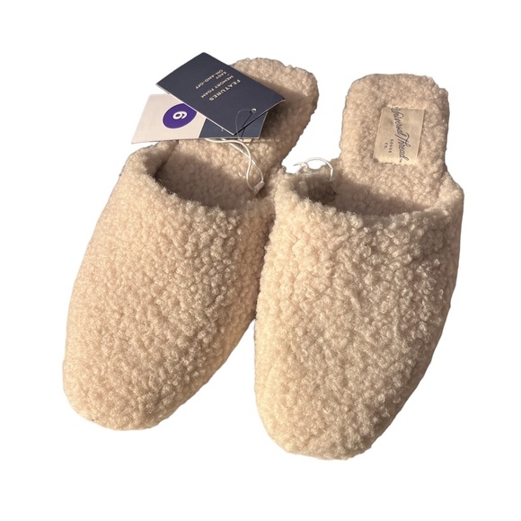 Universal Thread Shoes - Universal Thread shearling home sleepers size 6 NWT